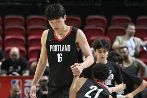 曾令旭：杨瀚森能把队友招呼起来 这是一种能力 这种性格能成事