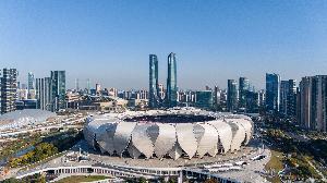 中国新闻周刊：为了国足主场比赛，球场草坪甚至精准修剪到毫米级